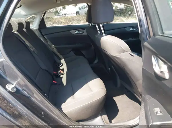 3KPF24AD6KE137970 2019 KIA FORTE - Image 8