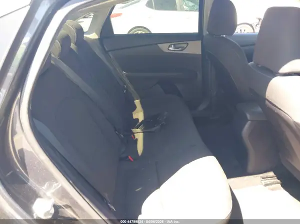 3KPF24AD6KE138200 2019 KIA FORTE - Image 8