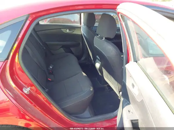 3KPF24AD6KE138665 2019 KIA FORTE - Image 8