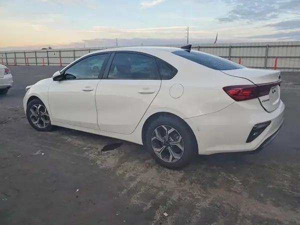 3KPF24AD6LE233213 2020 KIA FORTE - Image 2