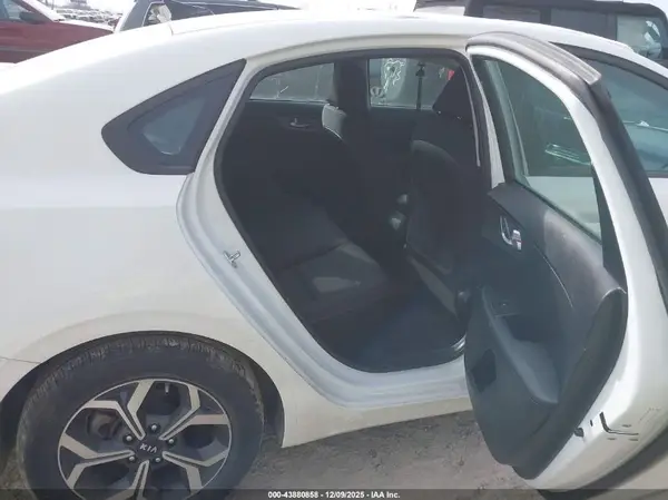 3KPF24AD6ME287614 2021 KIA FORTE - Image 8