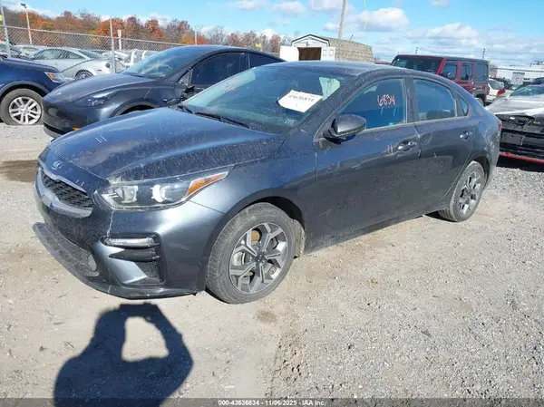 3KPF24AD6ME305495 2021 KIA FORTE - Image 2