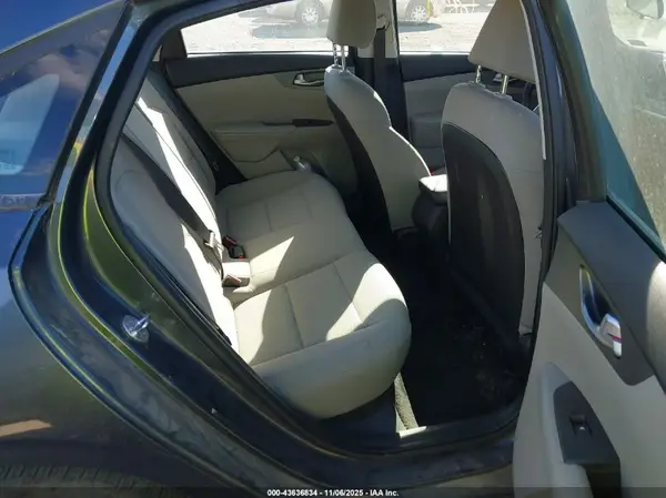 3KPF24AD6ME305495 2021 KIA FORTE - Image 8