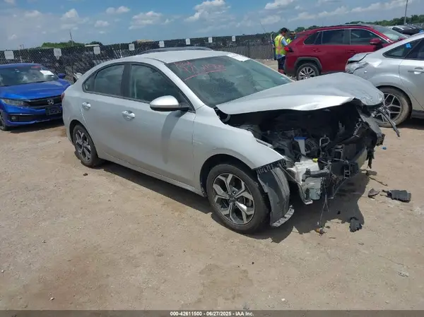 3KPF24AD6ME327609 2021 KIA FORTE - Image 1