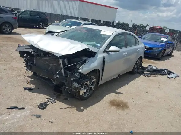 3KPF24AD6ME327609 2021 KIA FORTE - Image 2
