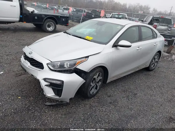 3KPF24AD6ME327755 2021 KIA FORTE - Image 2