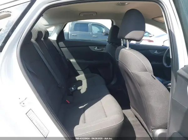 3KPF24AD6ME354275 2021 KIA FORTE - Image 8