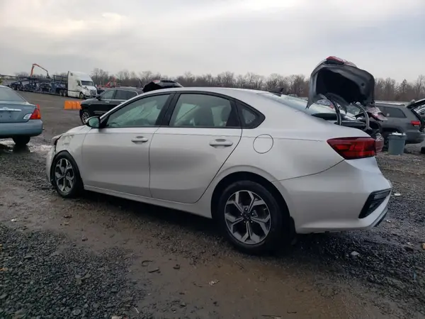 3KPF24AD6ME370492 2021 KIA FORTE - Image 2