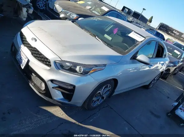 3KPF24AD6ME376499 2021 KIA FORTE - Image 2