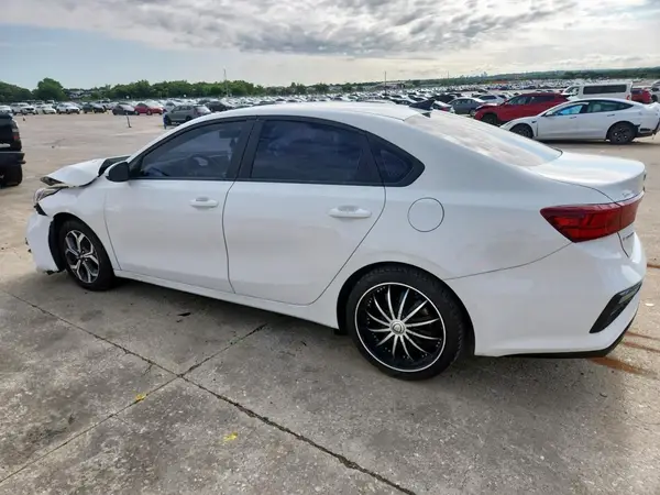 3KPF24AD6ME394095 2021 KIA FORTE - Image 2