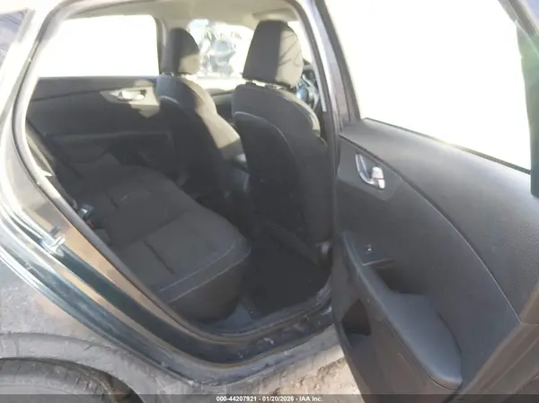 3KPF24AD6ME394971 2021 KIA FORTE - Image 8