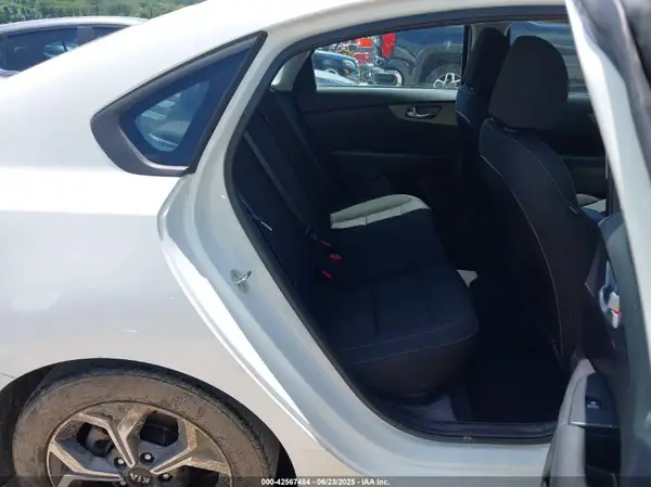 3KPF24AD6ME409808 2021 KIA FORTE - Image 8