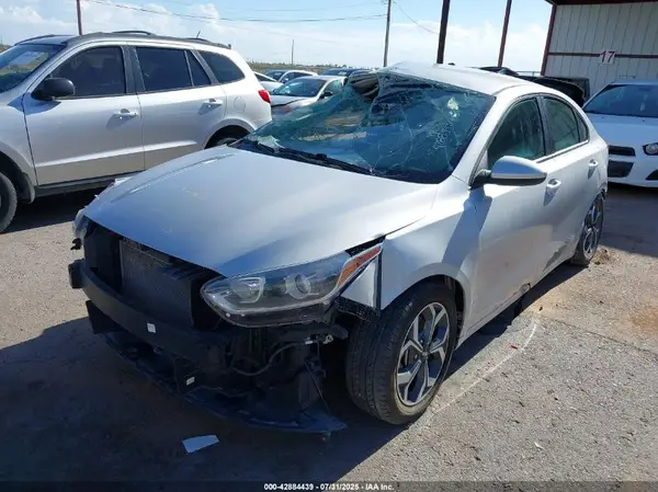 3KPF24AD6ME413695 2021 KIA FORTE - Image 2