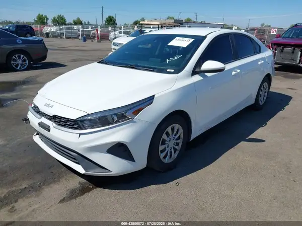 3KPF24AD6NE427825 2022 KIA FORTE - Image 2