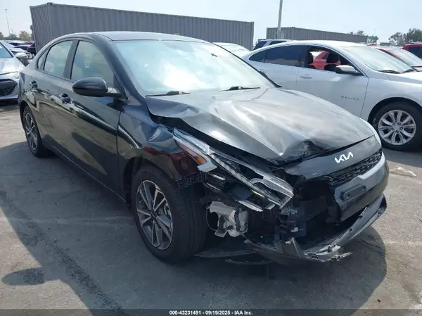 3KPF24AD6NE436976 2022 KIA FORTE - Image 1