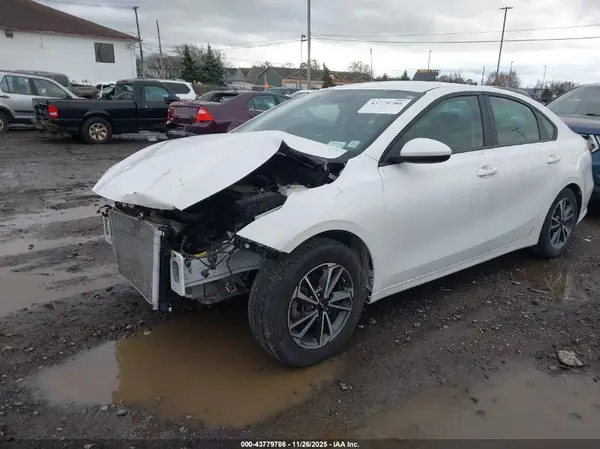 3KPF24AD6NE448156 2022 KIA FORTE - Image 2
