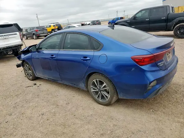 3KPF24AD6NE453678 2022 KIA FORTE - Image 2