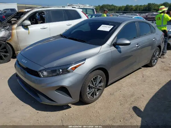 3KPF24AD6NE455849 2022 KIA FORTE - Image 2