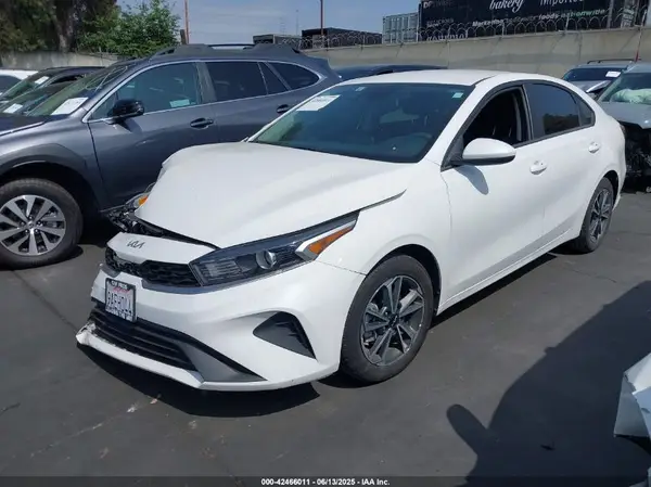 3KPF24AD6NE456421 2022 KIA FORTE - Image 2