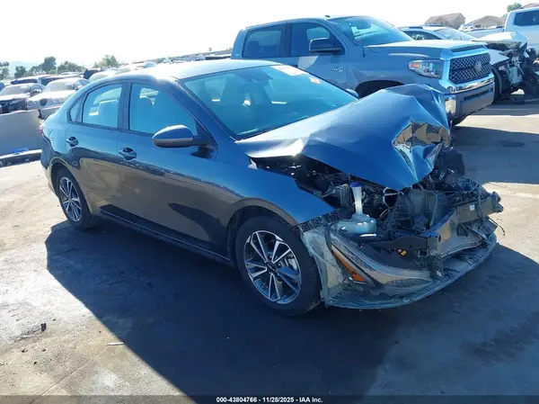 3KPF24AD6NE456810 2022 KIA FORTE - Image 1