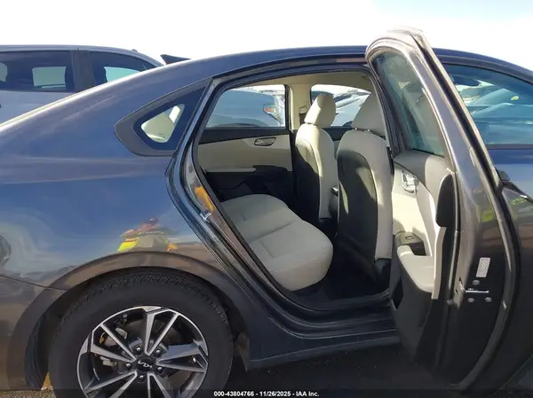 3KPF24AD6NE456810 2022 KIA FORTE - Image 8