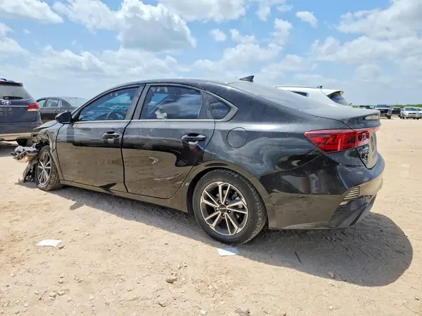3KPF24AD6NE461408 2022 KIA FORTE - Image 2