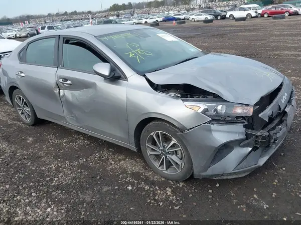 3KPF24AD6NE463627 2022 KIA FORTE - Image 1