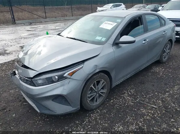 3KPF24AD6NE463627 2022 KIA FORTE - Image 2