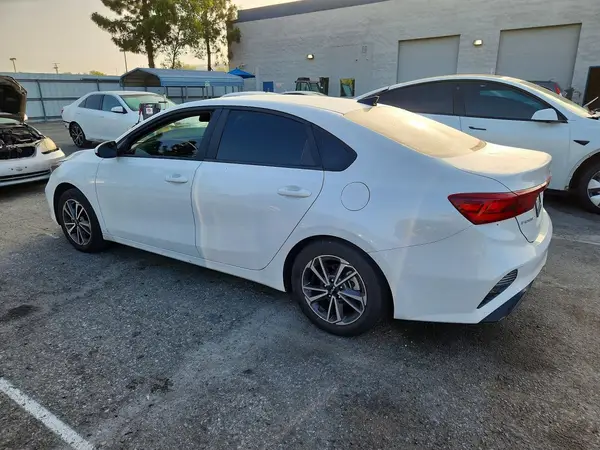 3KPF24AD6NE466205 2022 KIA FORTE - Image 2