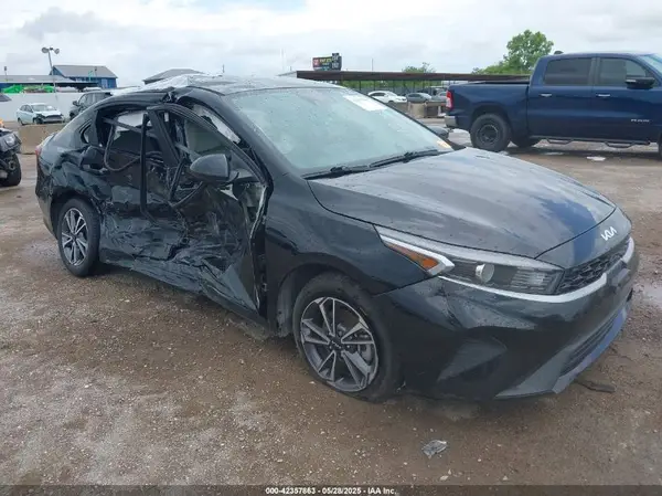 3KPF24AD6NE467466 2022 KIA FORTE - Image 1