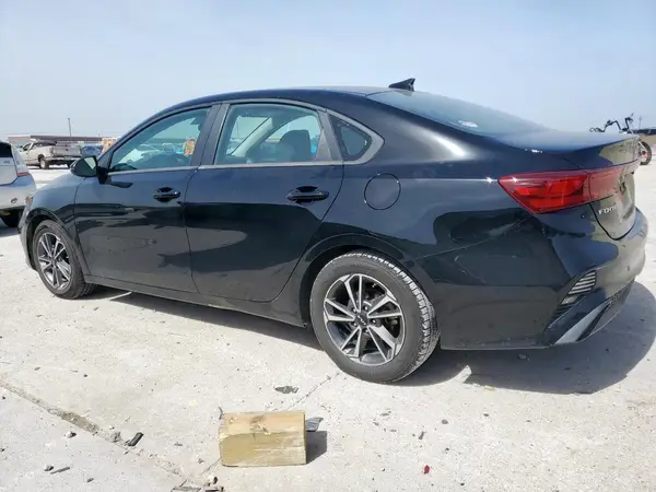 3KPF24AD6NE467581 2022 KIA FORTE - Image 2