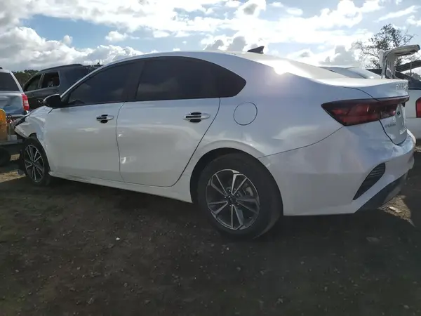 3KPF24AD6NE468195 2022 KIA FORTE - Image 2