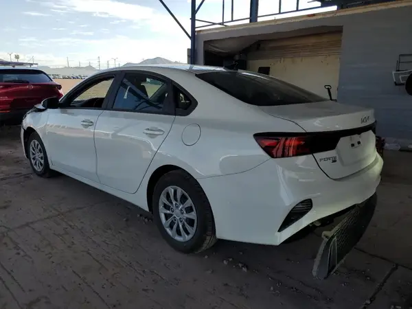 3KPF24AD6NE477804 2022 KIA FORTE - Image 2