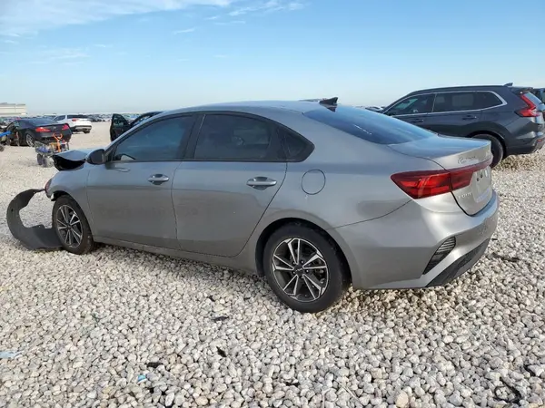 3KPF24AD6NE478127 2022 KIA FORTE - Image 2