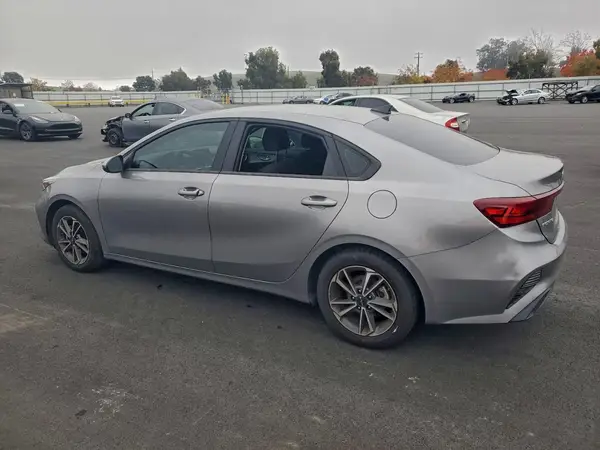 3KPF24AD6NE482937 2022 KIA FORTE - Image 2