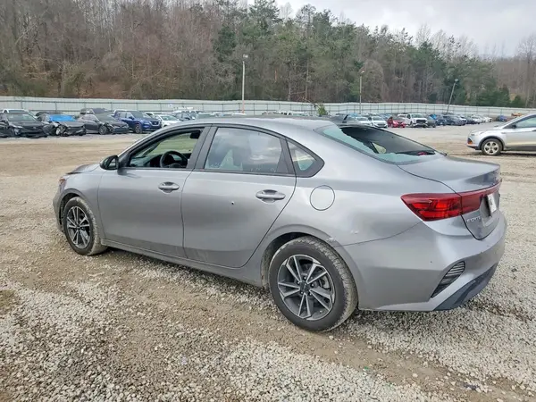 3KPF24AD6NE483697 2022 KIA FORTE - Image 2