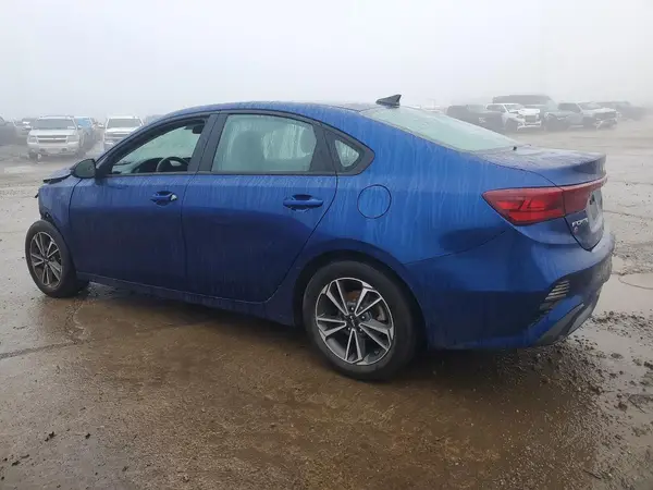 3KPF24AD6NE485529 2022 KIA FORTE - Image 2