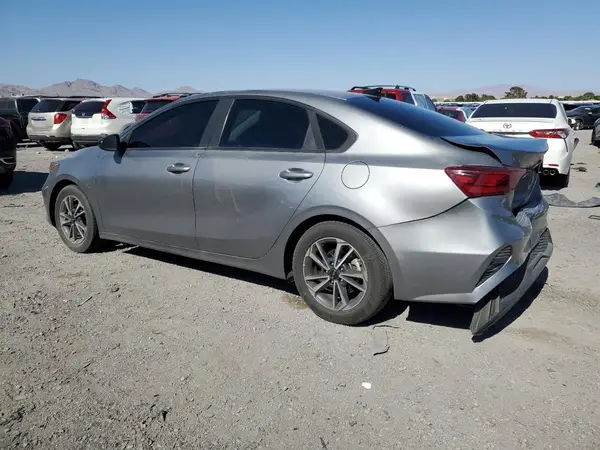 3KPF24AD6NE489564 2022 KIA FORTE - Image 2