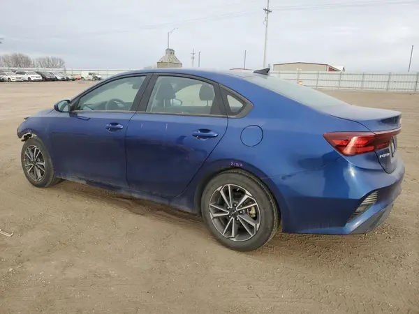 3KPF24AD6NE493288 2022 KIA FORTE - Image 2