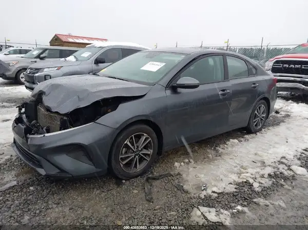 3KPF24AD6NE495204 2022 KIA FORTE - Image 2
