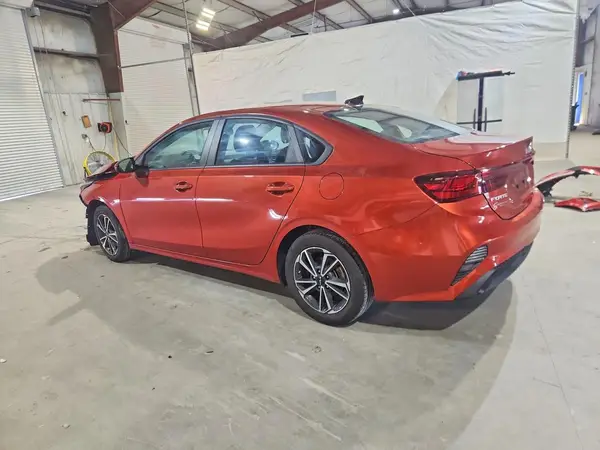 3KPF24AD6NE495784 2022 KIA FORTE - Image 2