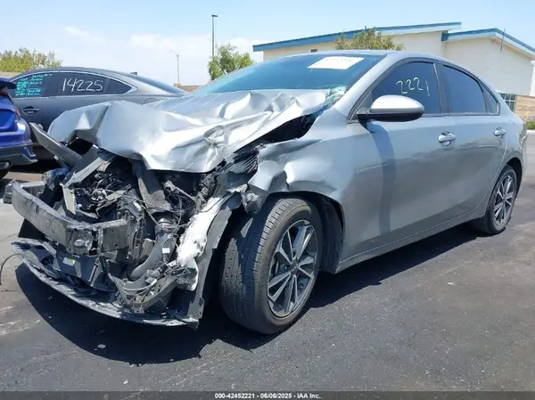 3KPF24AD6NE501633 2022 KIA FORTE - Image 2