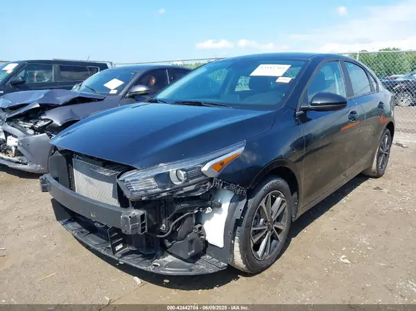 3KPF24AD6NE503723 2022 KIA FORTE - Image 2