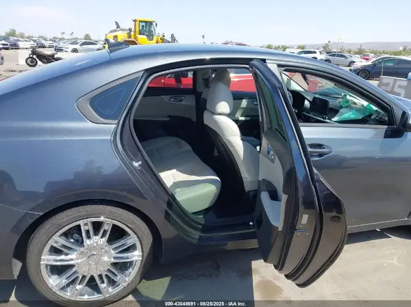 3KPF24AD6PE508309 2023 KIA FORTE - Image 8
