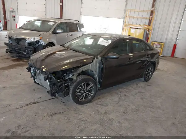 3KPF24AD6PE518418 2023 KIA FORTE - Image 2