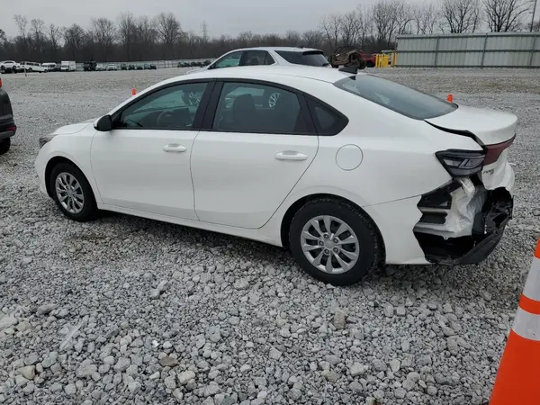 3KPF24AD6PE520542 2023 KIA FORTE - Image 2