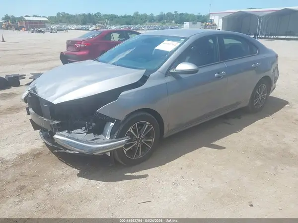 3KPF24AD6PE521562 2023 KIA FORTE - Image 2