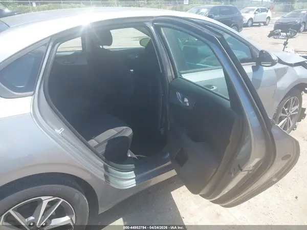 3KPF24AD6PE521562 2023 KIA FORTE - Image 8
