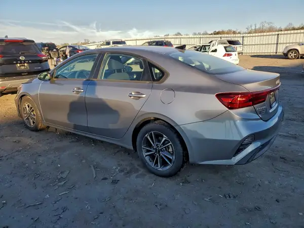 3KPF24AD6PE531170 2023 KIA FORTE - Image 2