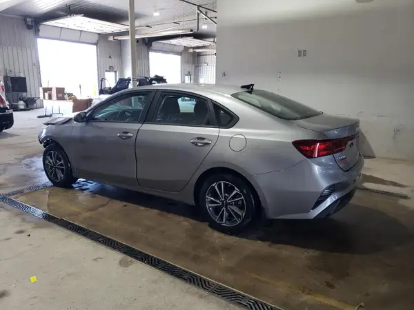 3KPF24AD6PE543402 2023 KIA FORTE - Image 2